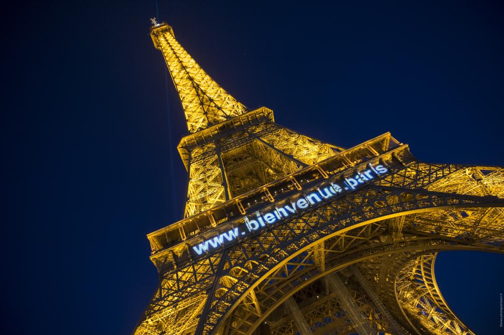 effeil tower by night