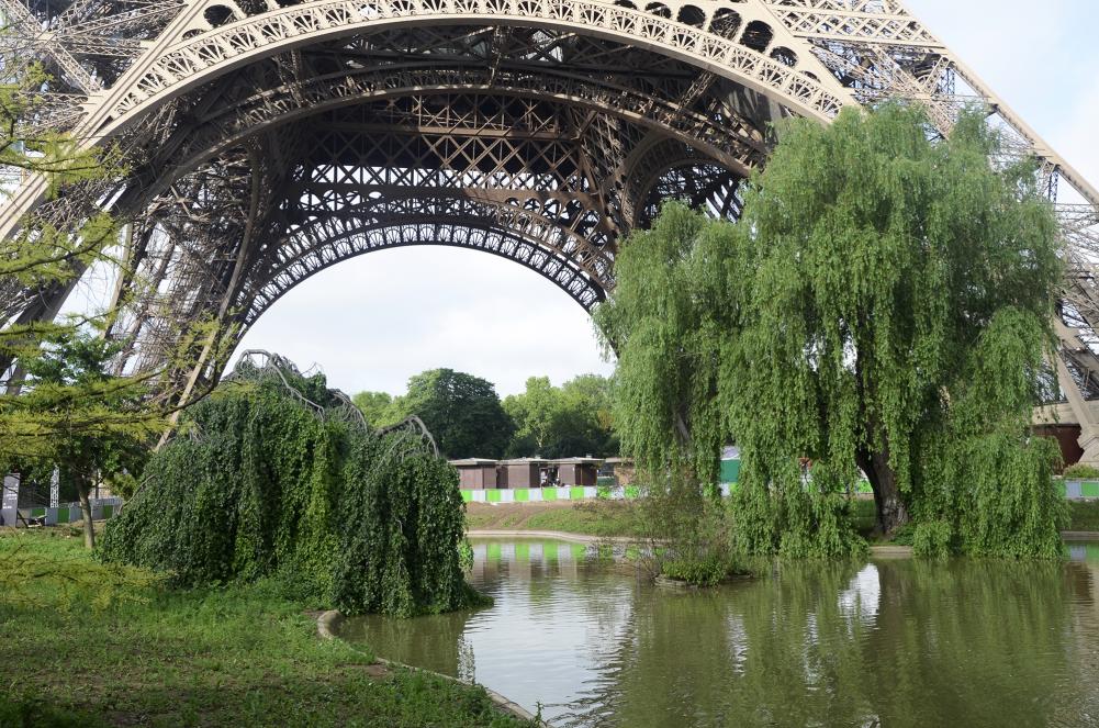Eiffel Tower garden