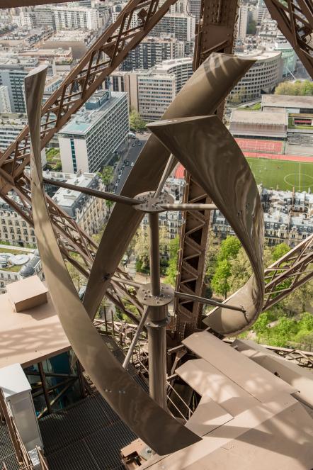 Eolienne sur la tour eiffel