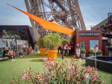 terraza de verano en el primer piso de la Torre Eiffel