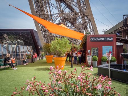 terrasse estival au 1er étage de la tour Eiffel